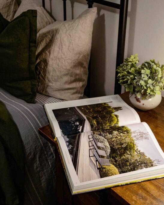 Harrys House Warburton - Peaceful Riverside Cottage In The Perfect Location Dış mekan fotoğraf