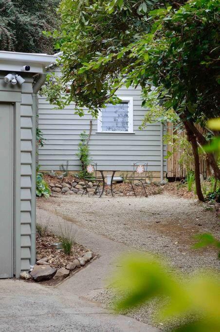 Harrys House Warburton - Peaceful Riverside Cottage In The Perfect Location Dış mekan fotoğraf
